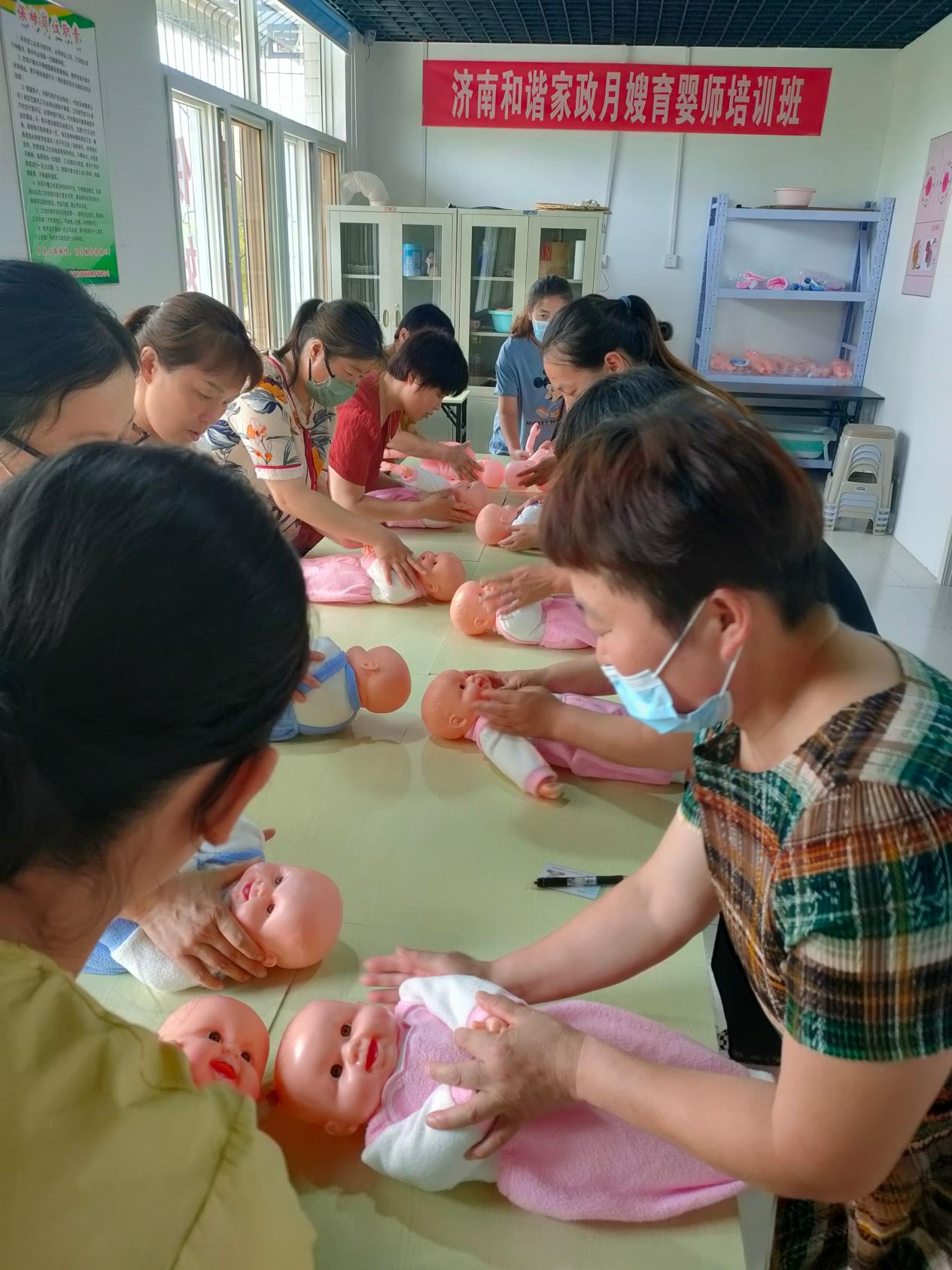 小满家服育婴员家政培训资讯